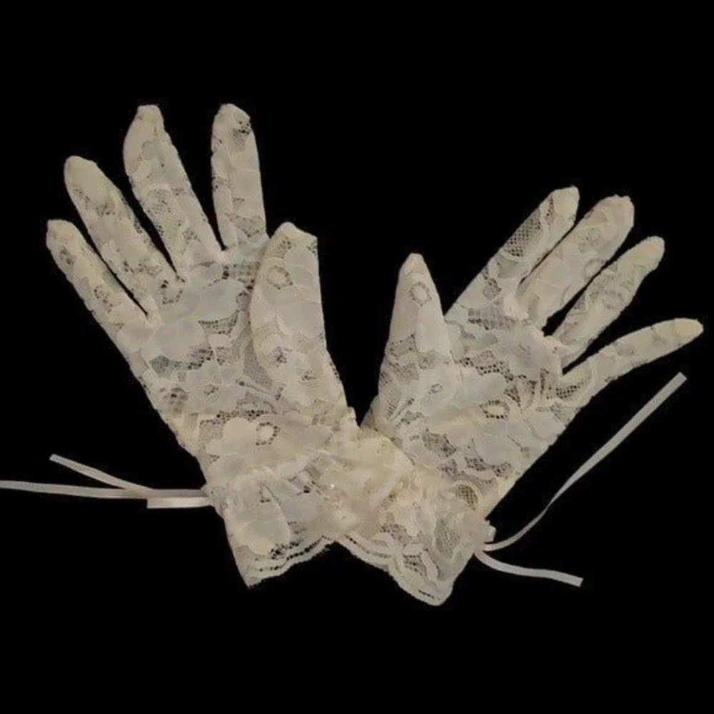 VS  Sequined White Lace Gloves